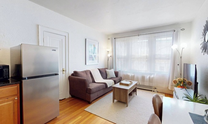 Commonwealth Apartment | Cozy 1B, Green Line, Boston Coll, Elev, Roof Deck