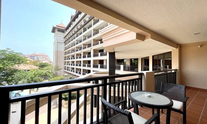 Madinat Zayed Apartment | Cozy 1BDR in Anantara Residences
