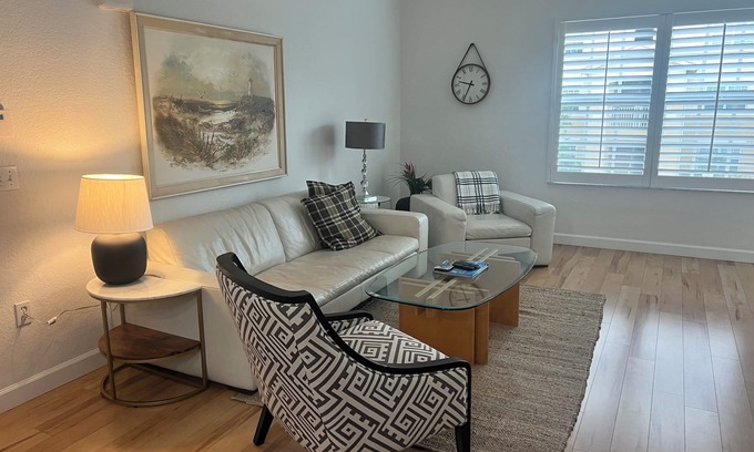 McGregor Condo | Cozy 1bed 1bath condo near Sanibel Island. Pool, fitness, hot tub.