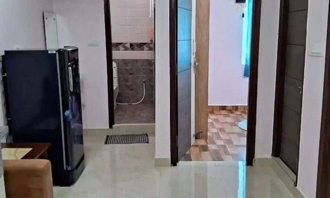 Kondapur Apartment | Cozy 1BR Queen Suite by Botanical Gardens: Flat 501