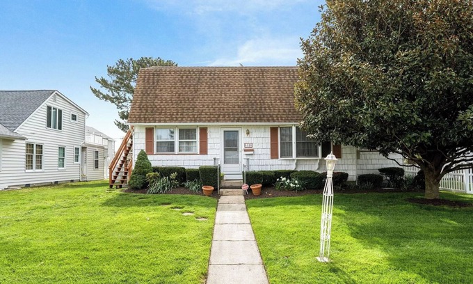 South End Cottage | Cozy 2-bdrm cottage 2nd floor in quiet south end Ocean City. AC, WiFi, big deck.
