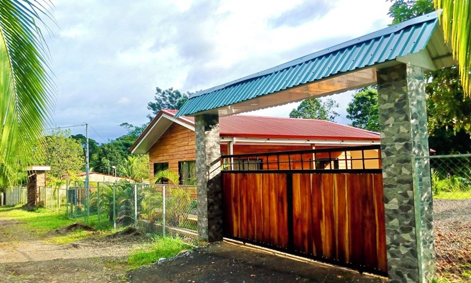 Desamparados Cabin | Cozy 2-bedroom cabin in charming Provincia de Alajuela with AC