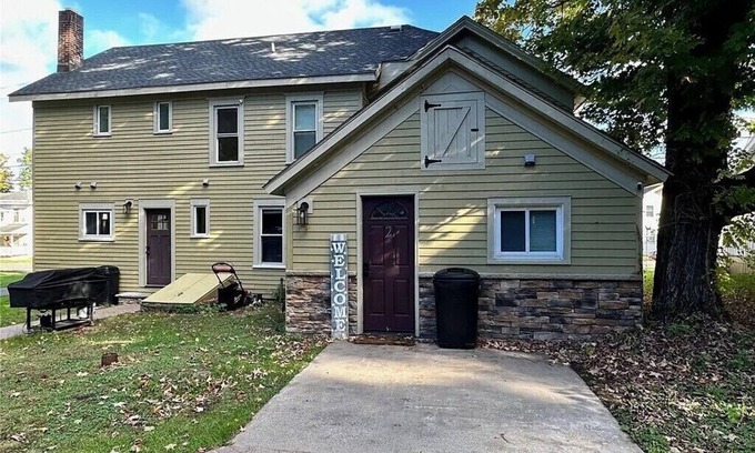 Parish House | Cozy 2-bedroom 1 bath Townhome close to I81 Perfect for Snowmobilers and Anglers
