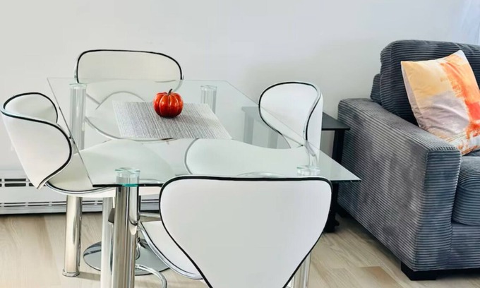 Springfield Apartment | Cozy 2-bedroom apartment,conveniently located next to major stores & boston road