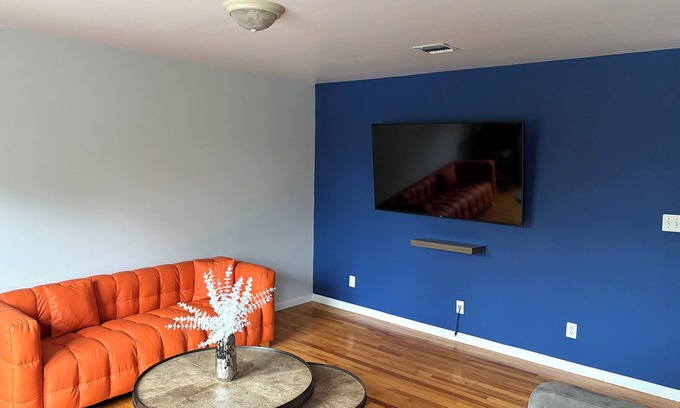 Forest Hill Apartment | Cozy 2-bedroom apartment with WiFi, AC, large outdoor balcony