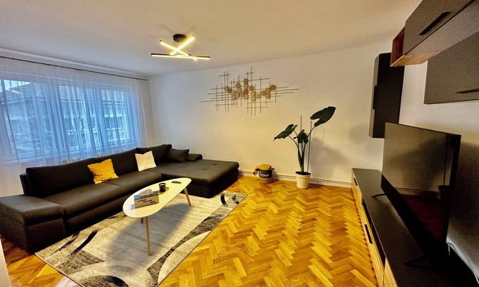 Timisoara Apartment | Cozy 2-bedroom apartment in Timisoara central with garage