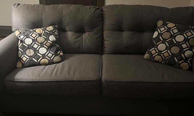Rochester Apartment | Cozy 2 bedroom apartment near Strong Memorial Museum and restaurants/stores.