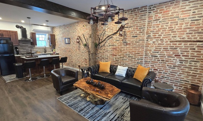 Reading Apartment | Cozy 2-bedroom apartment in charming Reading with WiFi, AC