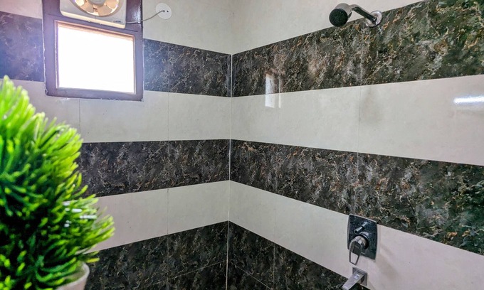 Dwarka Apartment | Cozy 2-bedroom apartment