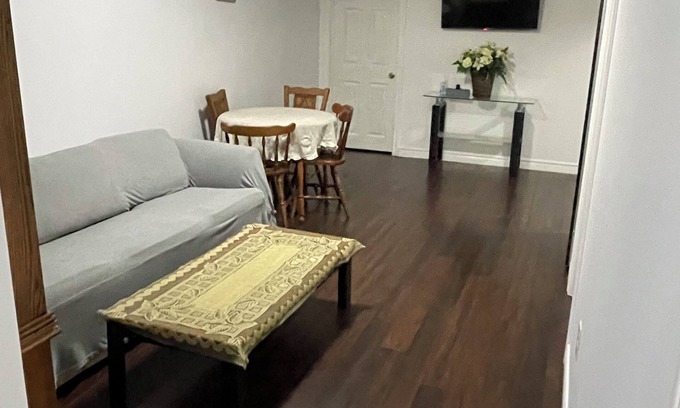London House | Cozy 2 bedroom Basement Apartment with Modern Amenities