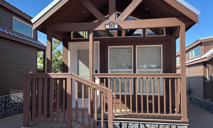 Moab South Valley Cabin | Cozy 2-bedroom cabin #102