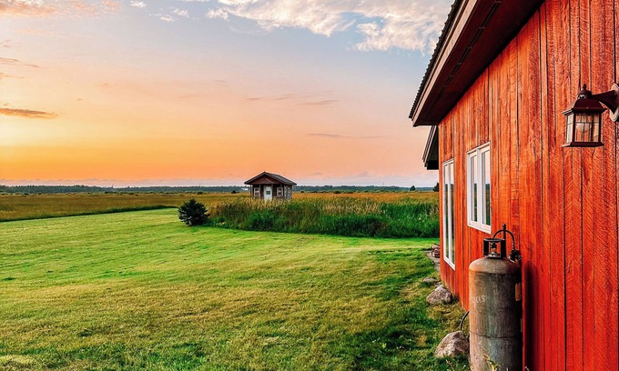 Kincheloe Cabin | Cozy 2-bedroom cabin in charming Pickford with WiFi