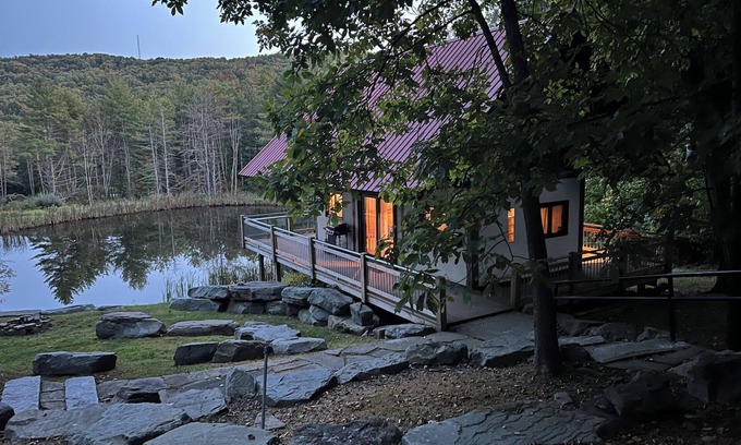 Vestal Cabin | Cozy 2-bedroom cabin in Vestal NY