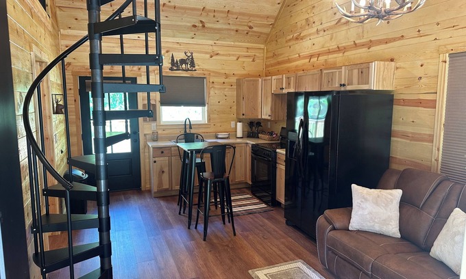 Argillite Cabin | Cozy 2-bedroom cabin near Greenbo Lake State Park, Deer Haven