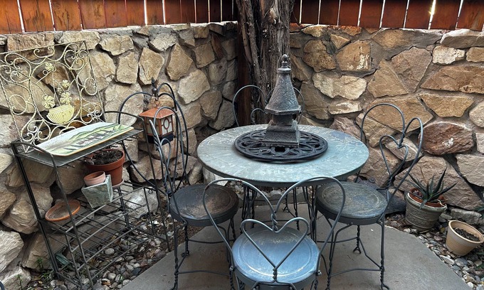 El Paso Condo | Cozy 2-bedroom condo with WiFi, AC in enchanting El Paso