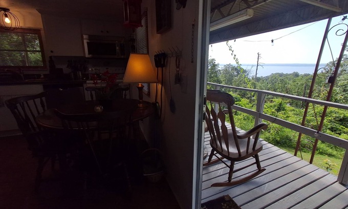 Shorterville Cottage | Cozy 2-bedroom cottage in charming Abbeville with AC