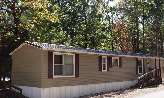 Camden House | Cozy 2-bedroom cottage - #20 on Kentucky Lake with great fishing and boating