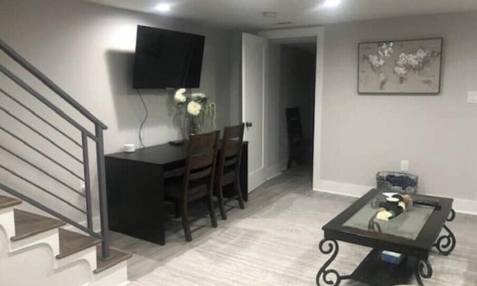 Trinidad House | Cozy 2-Bedroom English Basement in Charming Washington With AC, WiFi
