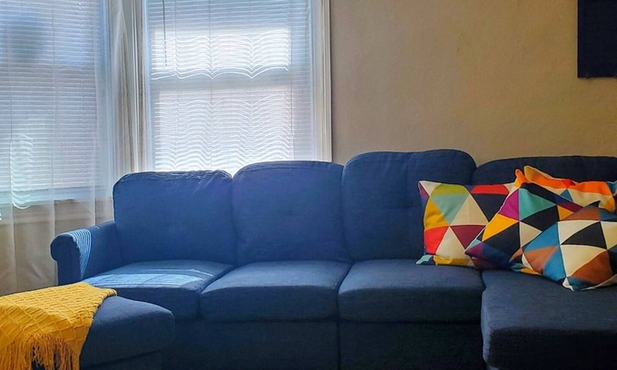 St. John House | Cozy 2 Bedroom Home (Pet Friendly)