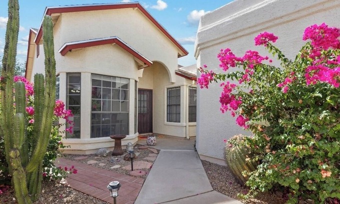 Casas Adobes House | Cozy 2-bedroom house directly across from Tucson National Golf Resort
