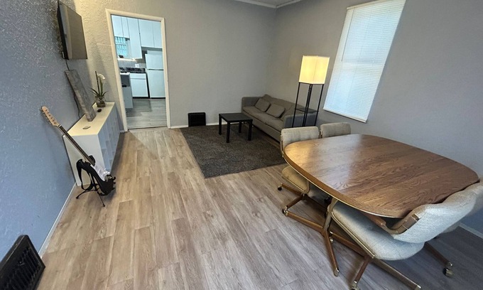 Canton House | Cozy 2-bedroom house in Canton, Illinois with WiFi, AC. Book now