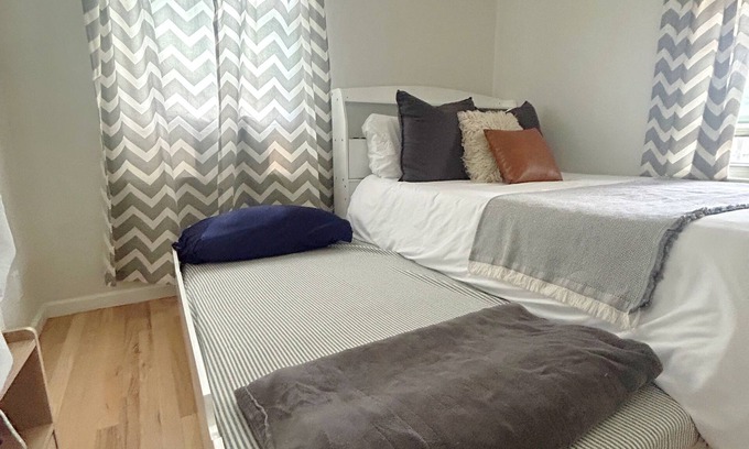 Aurora House | Cozy 2-bedroom house near Central Park CO