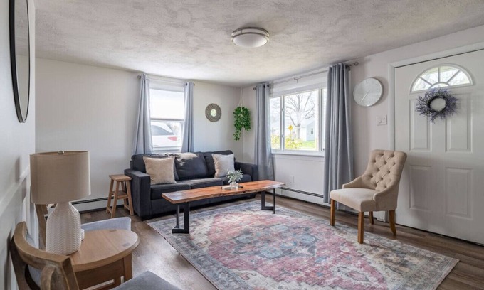 Little City House | Cozy 2 Bedroom House!