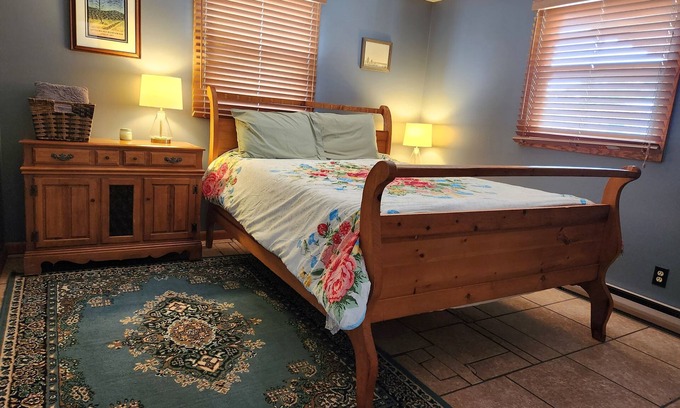 Tyrone House | Cozy 2-Bedroom in Center of Silver City