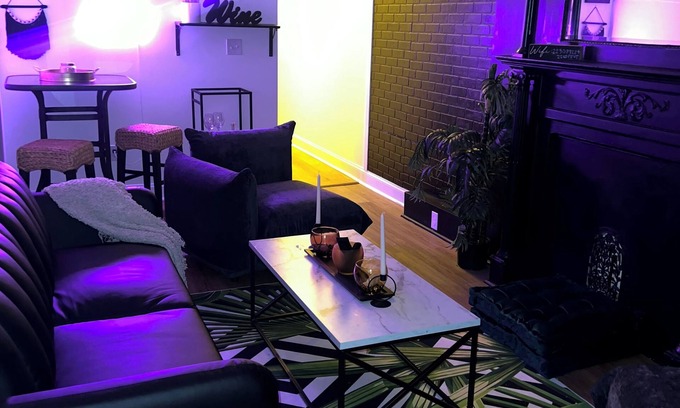 Old Goucher Apartment | Cozy 2 Bedroom in Charles Village: Midnight Manor