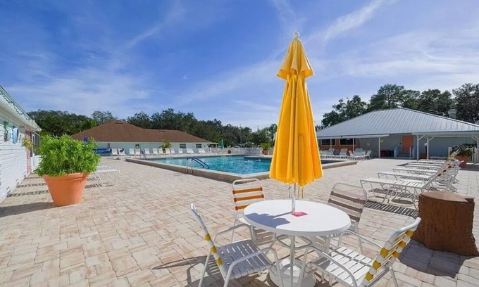 Fedhaven House | Cozy 2-Bedroom in Peaceful Saddlebag Lake Resort - Monthly Rental