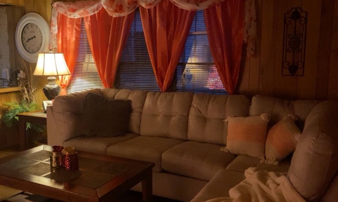 Homer House | Cozy 2-bedroom lake camp house in fantastic Homer with WiFi and lake access