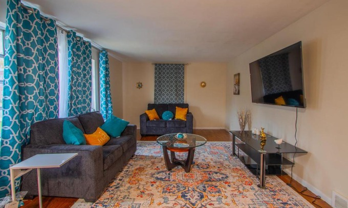 Cleveland Heights Apartment | Cozy 2 Bedroom in Cleveland