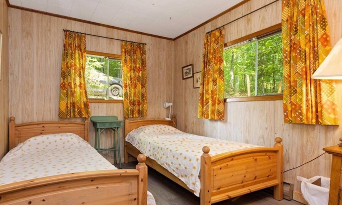 Ryerson Cottage | Cozy 2 bedroom Wood Cottage