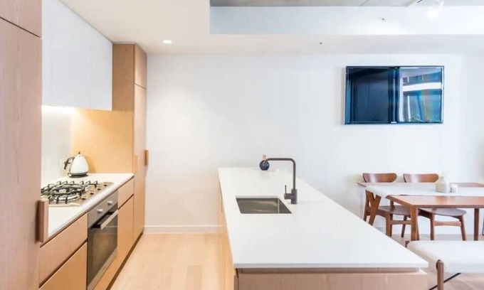 Fitzroy Apartment | Cozy 2 Beds Apartment In Fitzroy with Parking