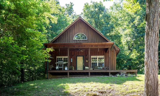 Jasper Cabin | Cozy 2-BR cabin in the beautiful Arkansas forest!