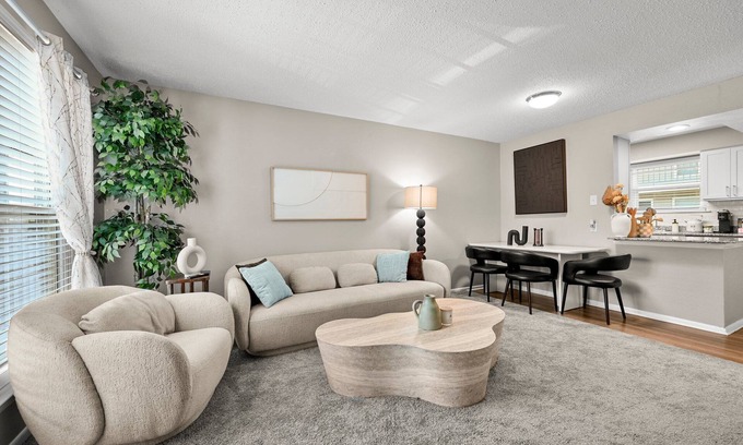 South Baton Rouge Apartment | Cozy 2B Getaway Pool Prime Location in Baton Rouge Medical District