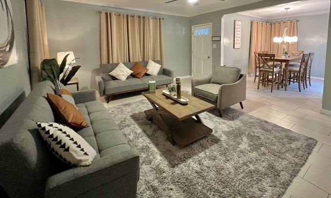 South Gate House | Cozy 2B home, free parking on premise, & near LAX