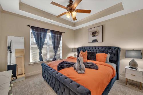 Concord House | Cozy 2B Townhouse - King Bed