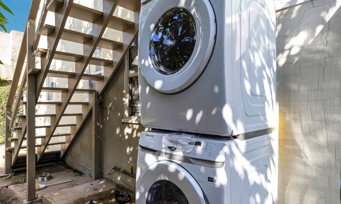Alhambra House | Cozy 2b1b Downtown retreat with free parking B