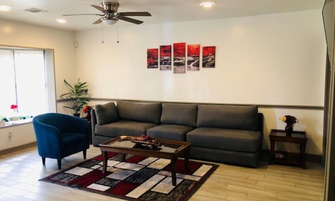 Houston House | Cozy 2BD/2BR vacation home just 10 minutes from Houston Hobby Airport