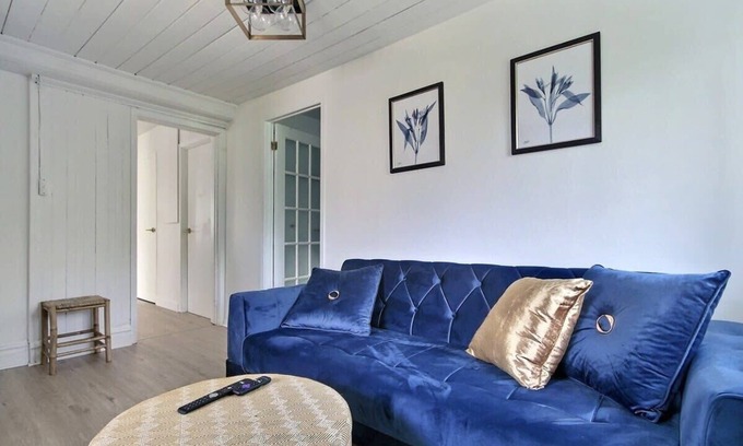 Quartier 5-4 Apartment | Cozy 2BR | 2 King Beds | 2 Parking | 8min to Old Town