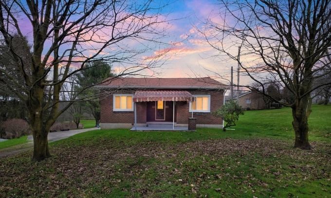 Mercer House | Cozy 2BR Home: With Lake Access and Work Space