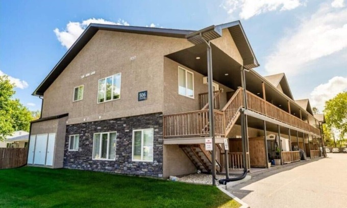 Steinbach Condo | Cozy 2nd floor condo unit with balcony near downtown