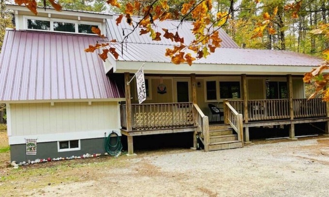 Freedom House | Cozy 3-bdrm with Ossipee Lake access, near White Mntns, Skiing, Shopping, Hiking
