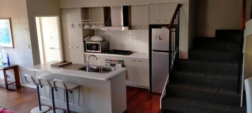 Palmyra House | Cozy 3-Bed Townhouse in Palmyra - Perfect for Families