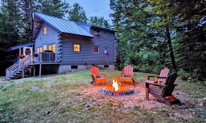 Bath Cabin | Cozy 3-bedroom Cabin in gorgeous White Mountains with WiFi, AC