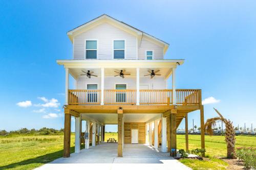 Indian Beach House | Cozy 3 Bedroom Family Beach Home in Galveston