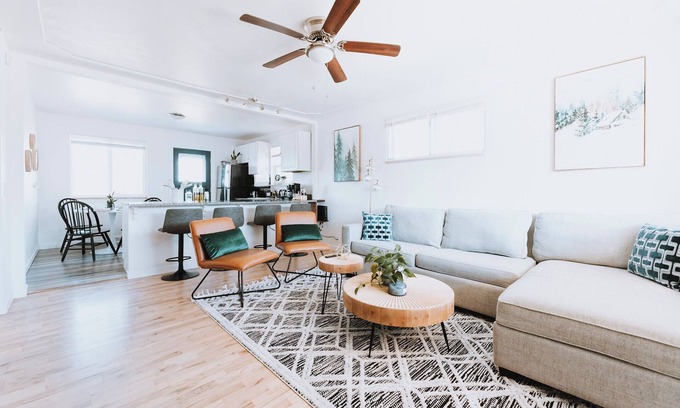 Kipling House | Cozy 3-Bedroom ~Firepit!~ Near Red Rocks and Downtown