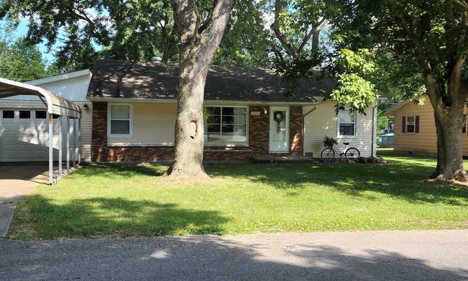 Murphysboro House | Cozy 3 Bedroom House in Murphysboro IL
