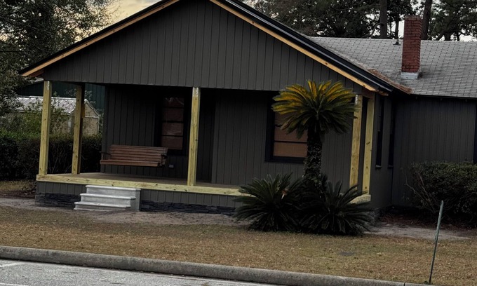 Folkston House | Cozy 3 Bedroom House Next To The Train Tracks